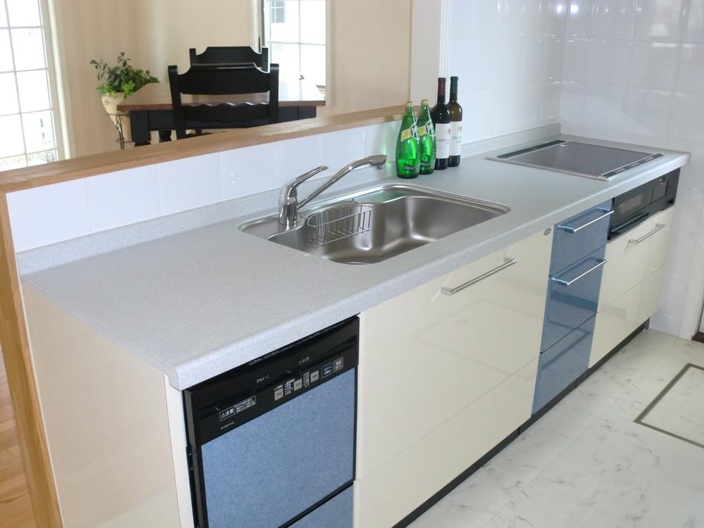 Kitchen. Since it is a counter kitchen also impetus conversation of family ☆
