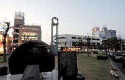 Supermarket. There is until Gourmet City to 2000m deep Station, 7 am ~ Late-night until 1 o'clock