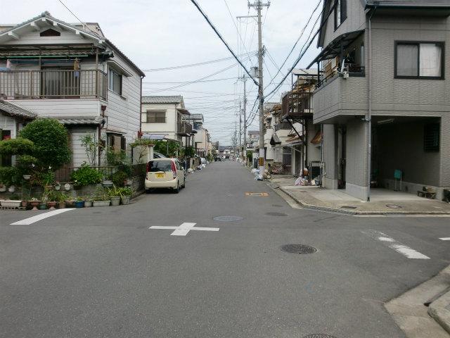 Local photos, including front road. Local (10 May 2013) Shooting