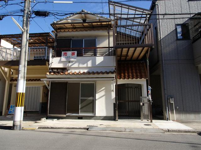 Local appearance photo. Local (10 May 2013) Shooting