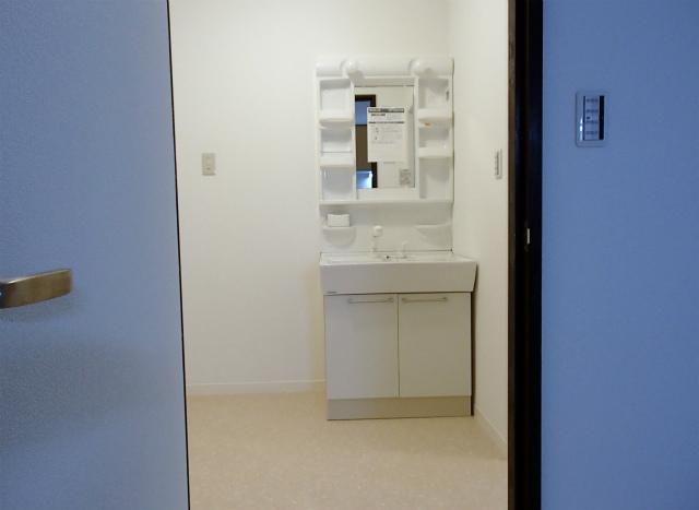 Wash basin, toilet. Indoor (10 May 2013) Shooting