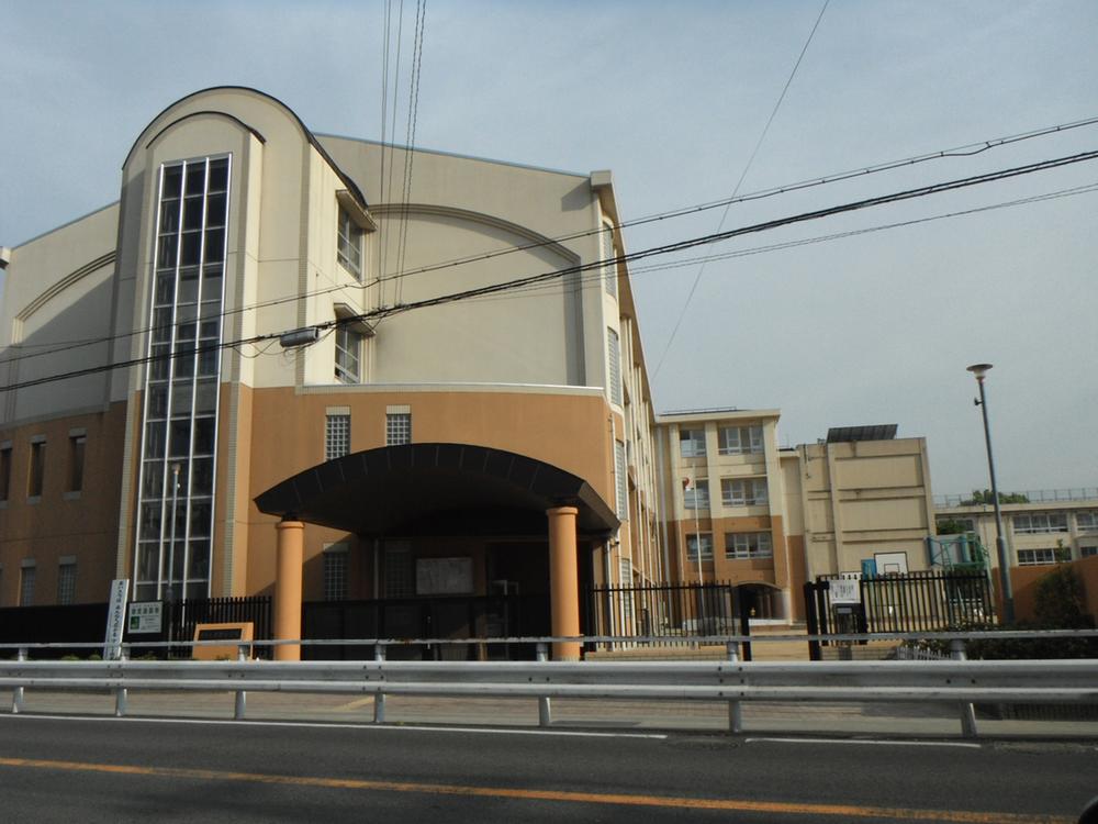 Primary school. Sakaishiritsu Kuze to elementary school 440m