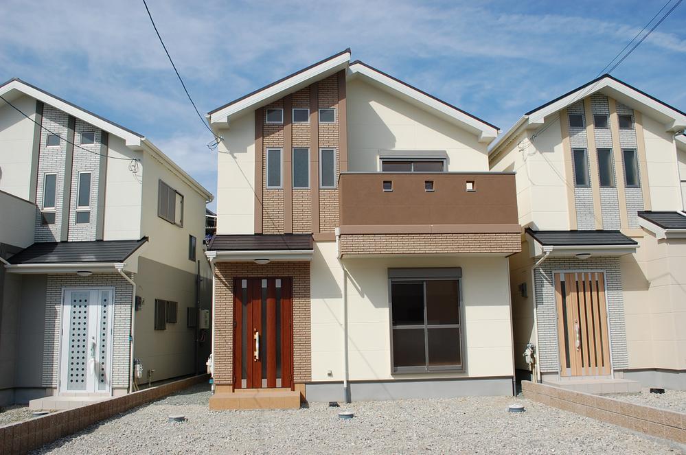 Same specifications photos (appearance). All 28 compartments. All houses is a site area 36 square meters or more of loose compartment!