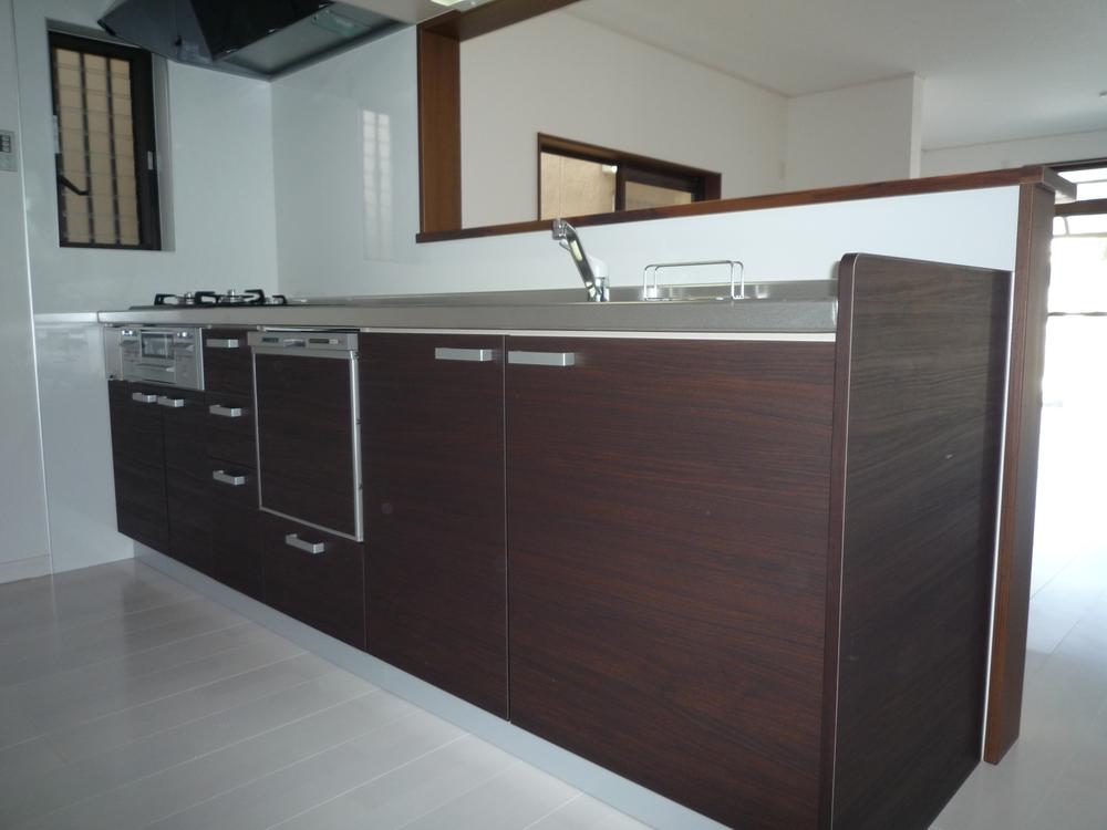 Entrance. And the kitchen of the calm atmosphere, In the bright white of the floor, Now very bright living room. Local (10 May 2013) Shooting