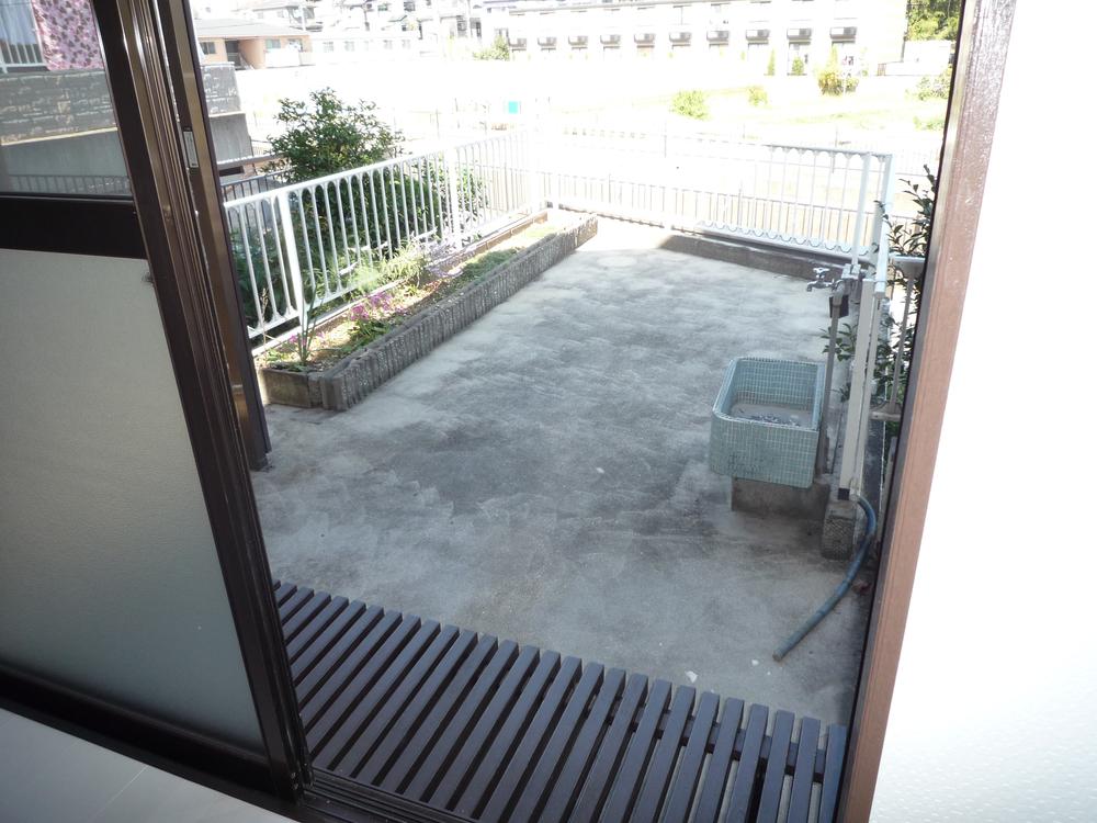 Garden. There is a garden of about 8 quires.