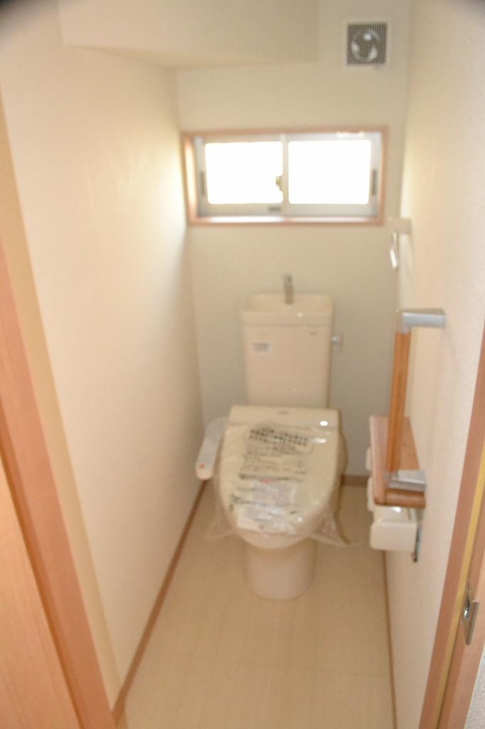 Toilet. Local 2013 October 1, shooting Building 3