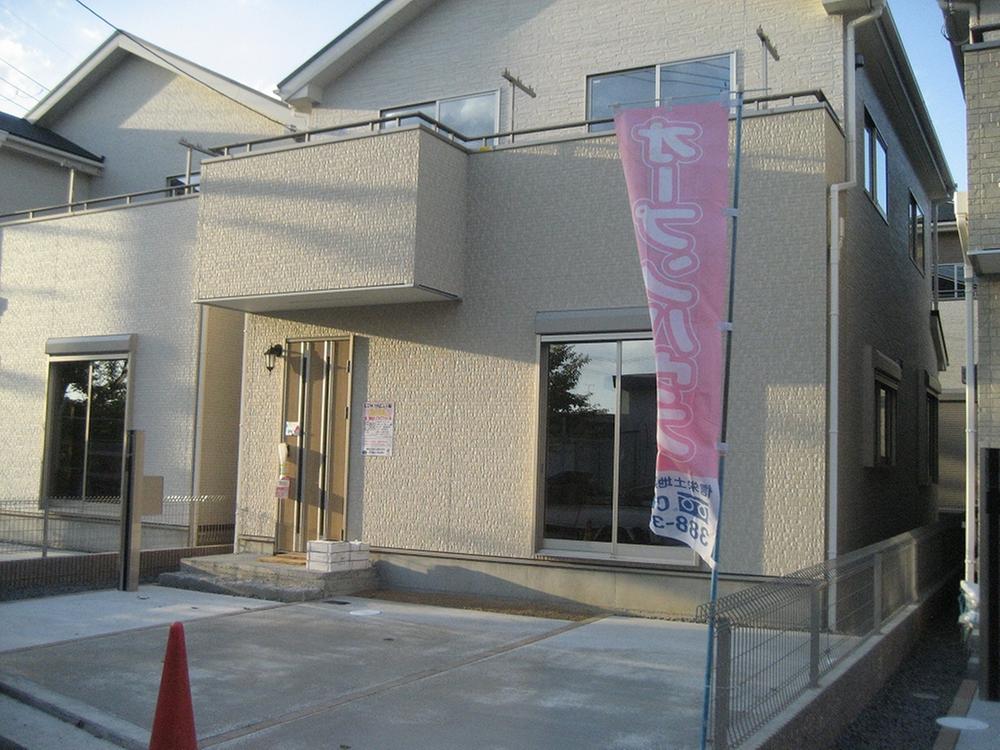 Local photos, including front road. Local 2013 October 13, shooting Building 2