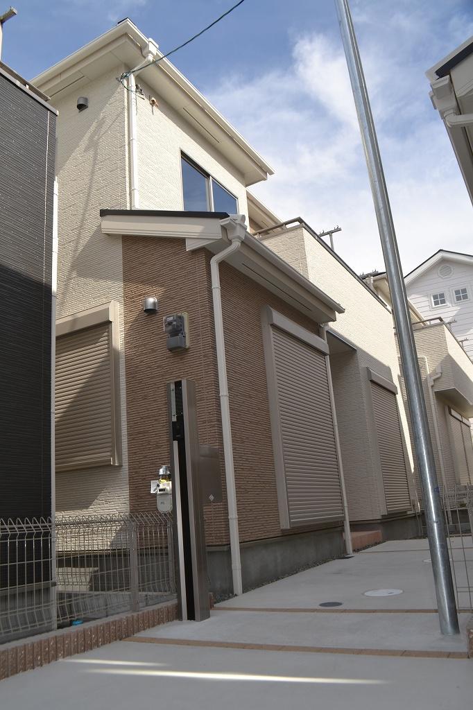 Local appearance photo. It is the back of the property of a private passage. Since the partition of the place that contains the passage is a private sense of high property.