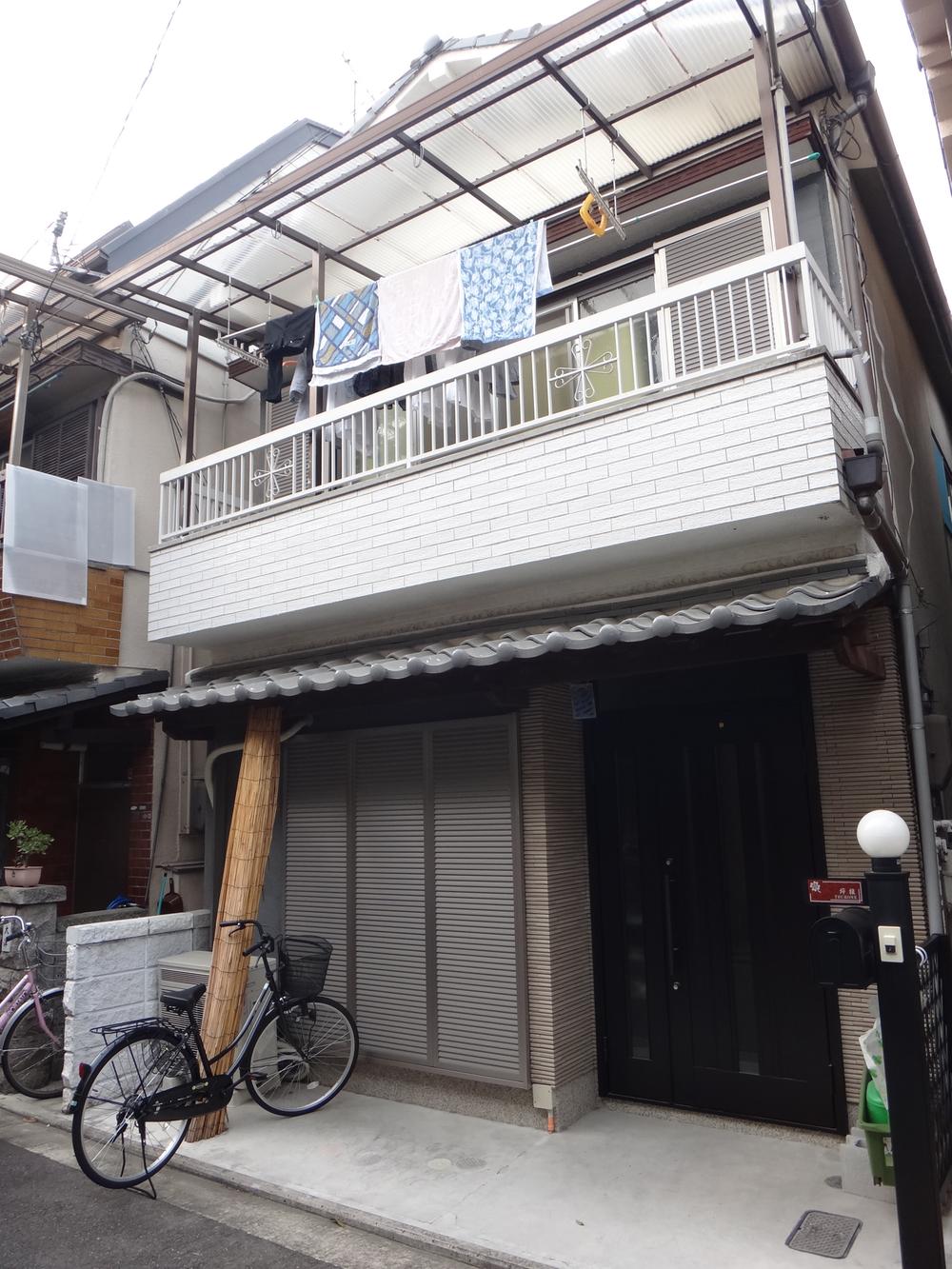 Local appearance photo. Local (11 May 2013) Shooting