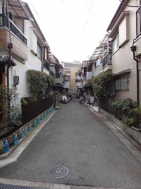 Local photos, including front road. Local (11 May 2013) Shooting