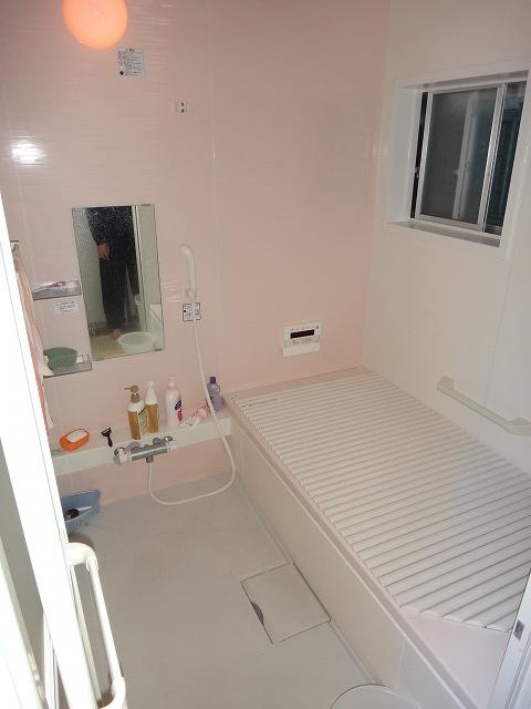 Bathroom. Indoor (12 May 2013) Shooting