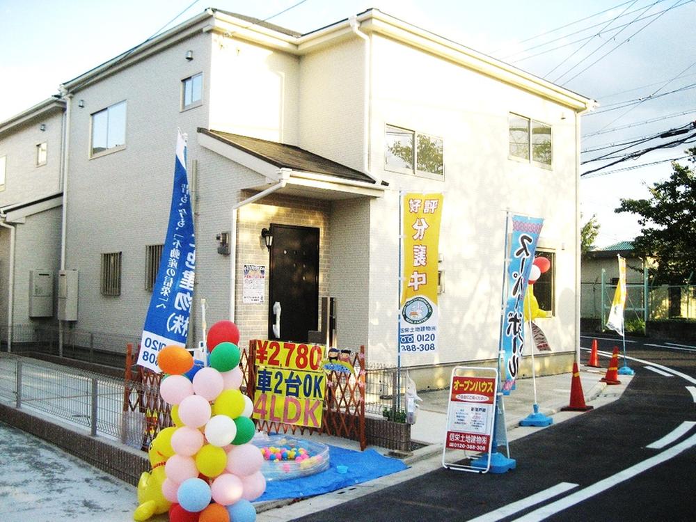 Local appearance photo. Local 2013 October 13, shooting  It is a beautiful Building 2 white appearance is there is a feeling of cleanliness