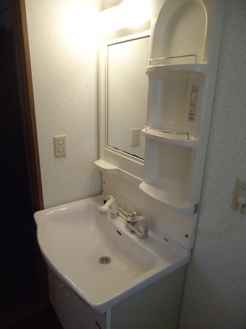 Wash basin, toilet. Wash basin