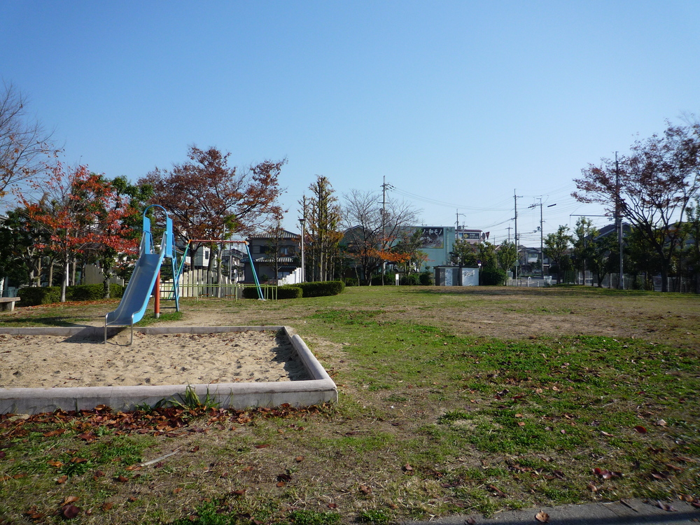 park. It is 800m split and a large park to Uguisudani park
