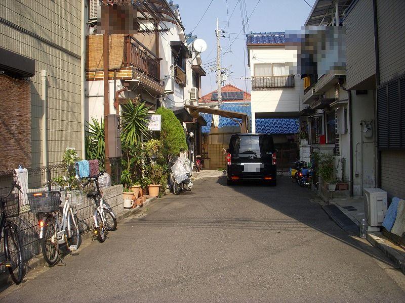 Local photos, including front road. Free design