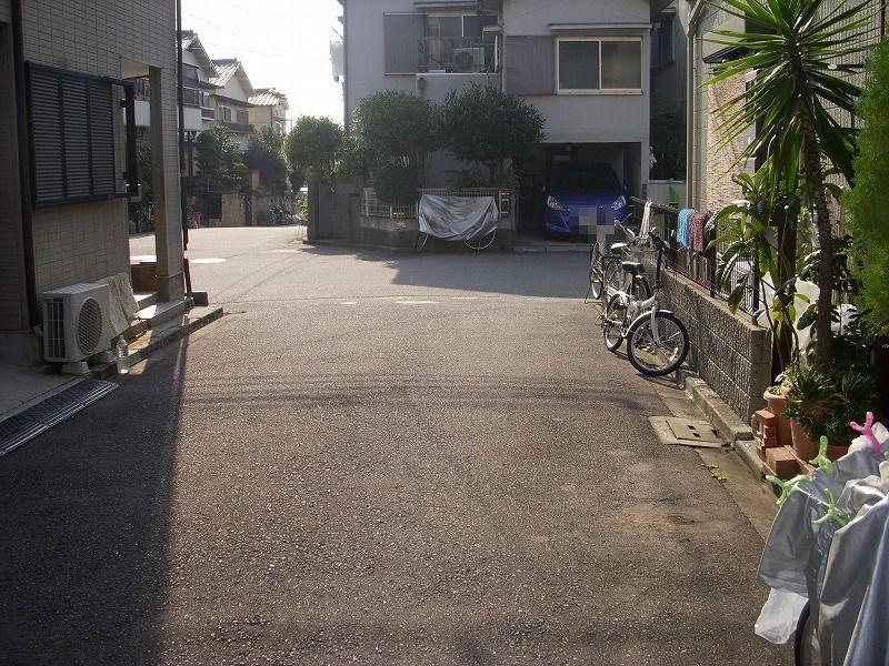 Local photos, including front road. South frontage