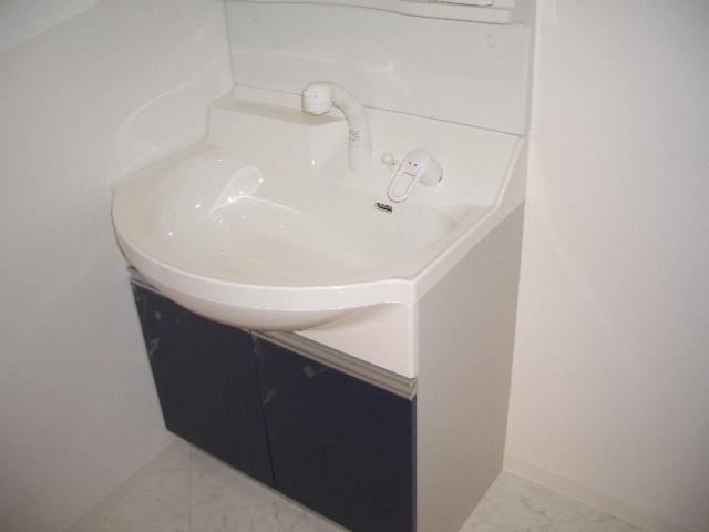 Wash basin, toilet. Indoor (11 May 2013) Shooting