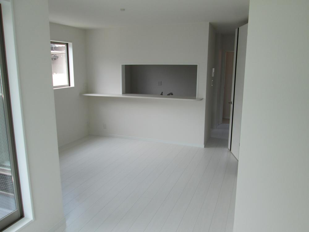 Living. Spacious living room with a feeling of cleanliness.