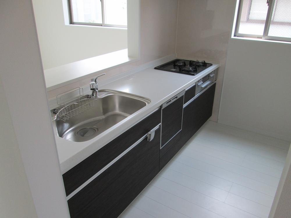 Kitchen. It is a popular face-to-face kitchen.