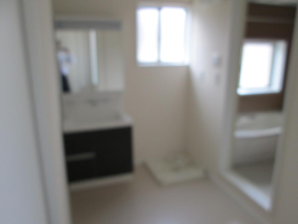 Wash basin, toilet. Spacious washroom with the comfort.