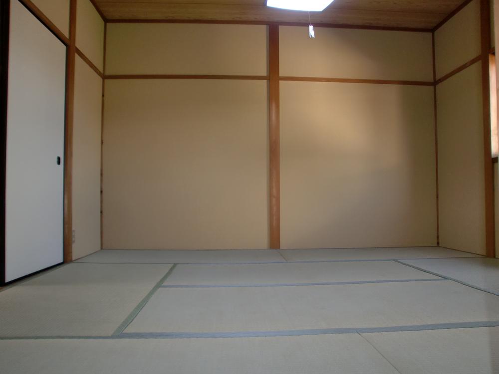 Non-living room. I finished with the feeling that settles.