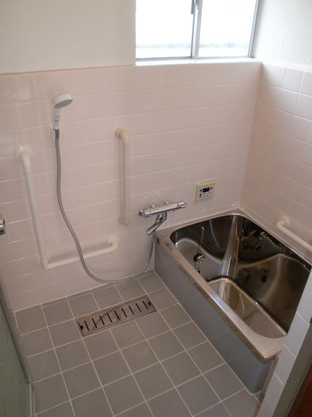 Bathroom. It is a clean bathroom.