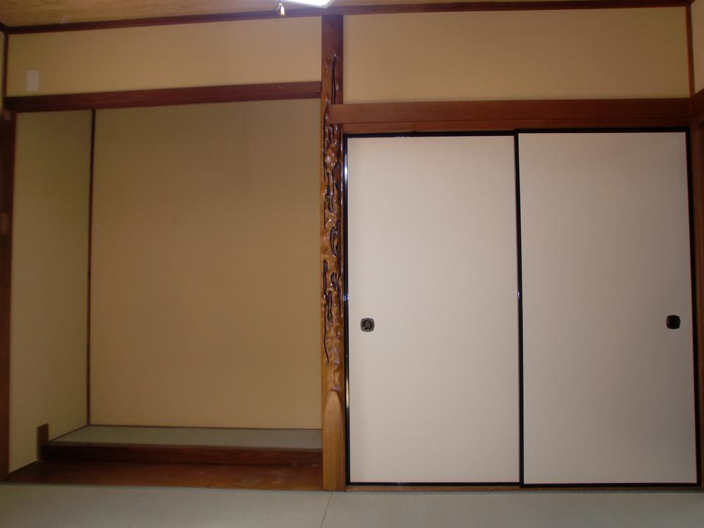 Non-living room. I hope there is also a alcove with a Japanese-style room.