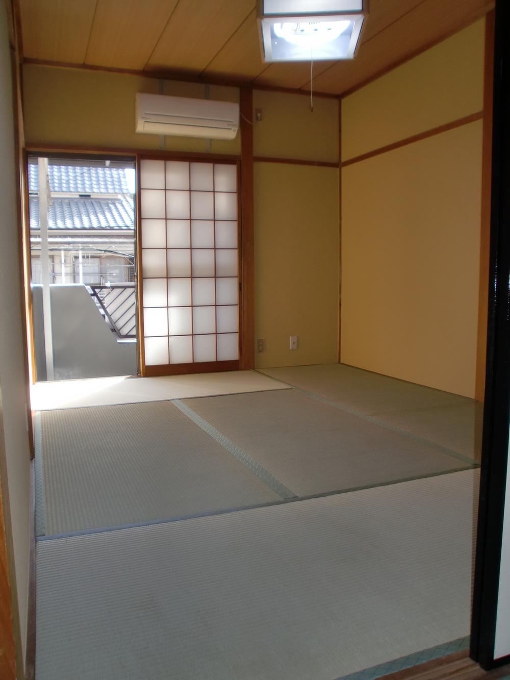 Non-living room. It is also a nice room per day.