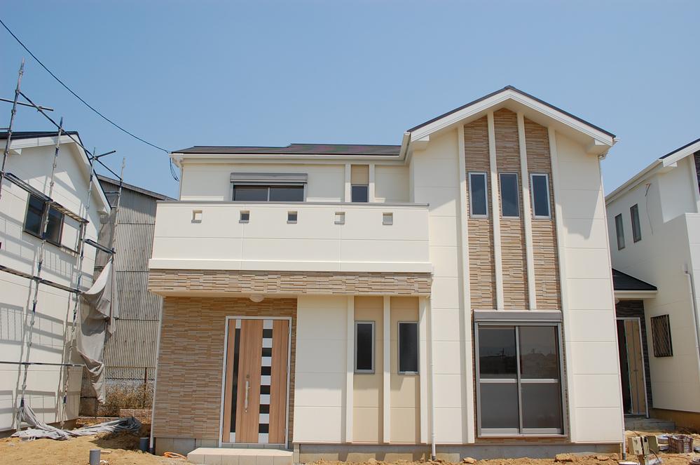 Local appearance photo. Outer wall ALC board! It is designed in stylish tile appearance.