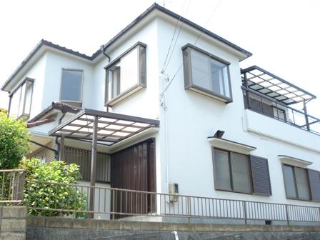 Local appearance photo. It is a big house. Frontage widely, stately. 