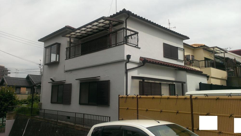 Local appearance photo. Sunny property. 