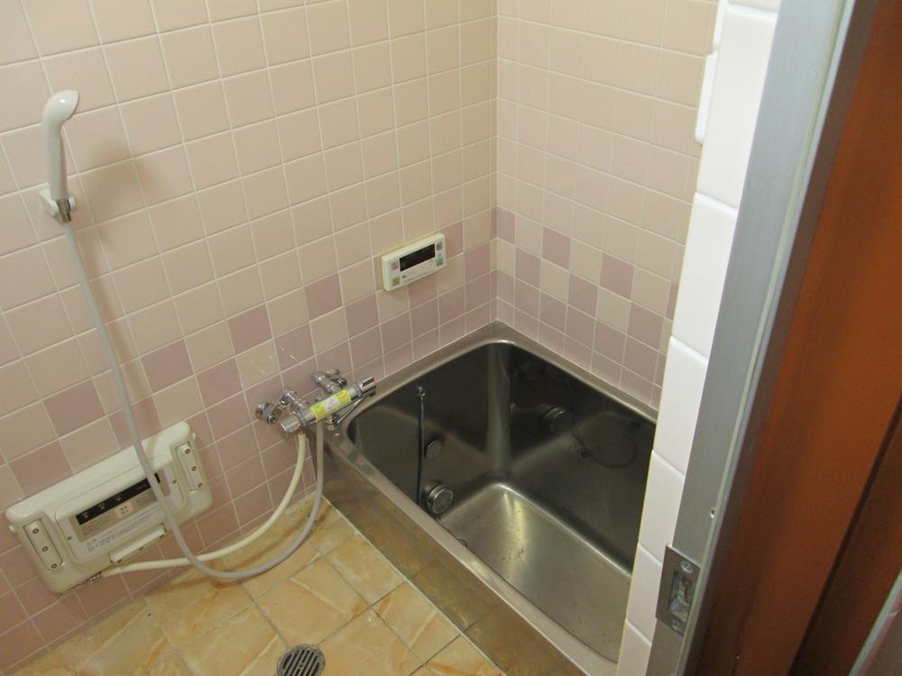 Bathroom. It is a bathroom consisting of cleanliness. 