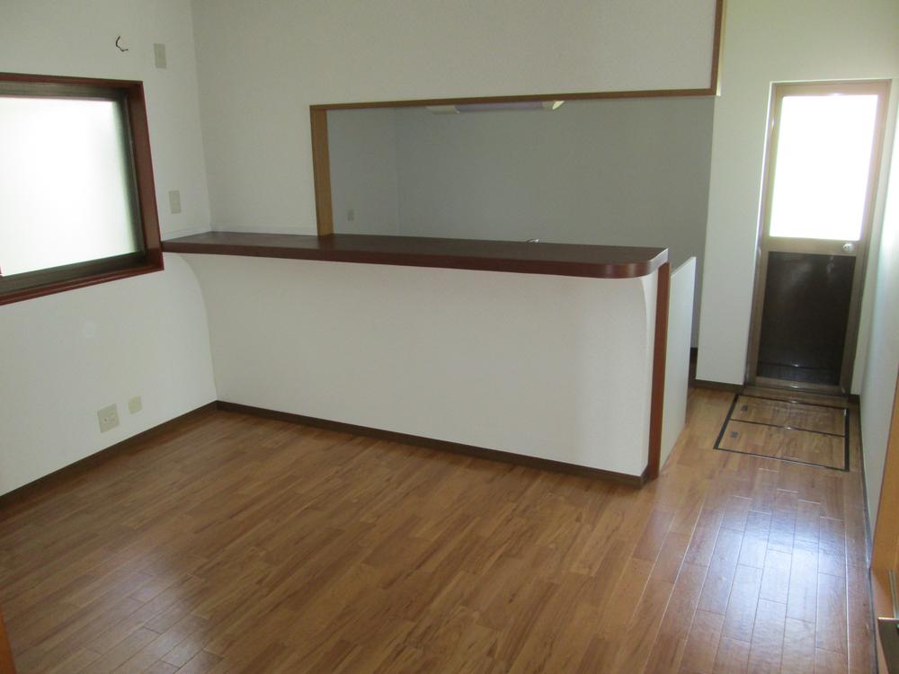 Living. Is also convenient there is a back door. 