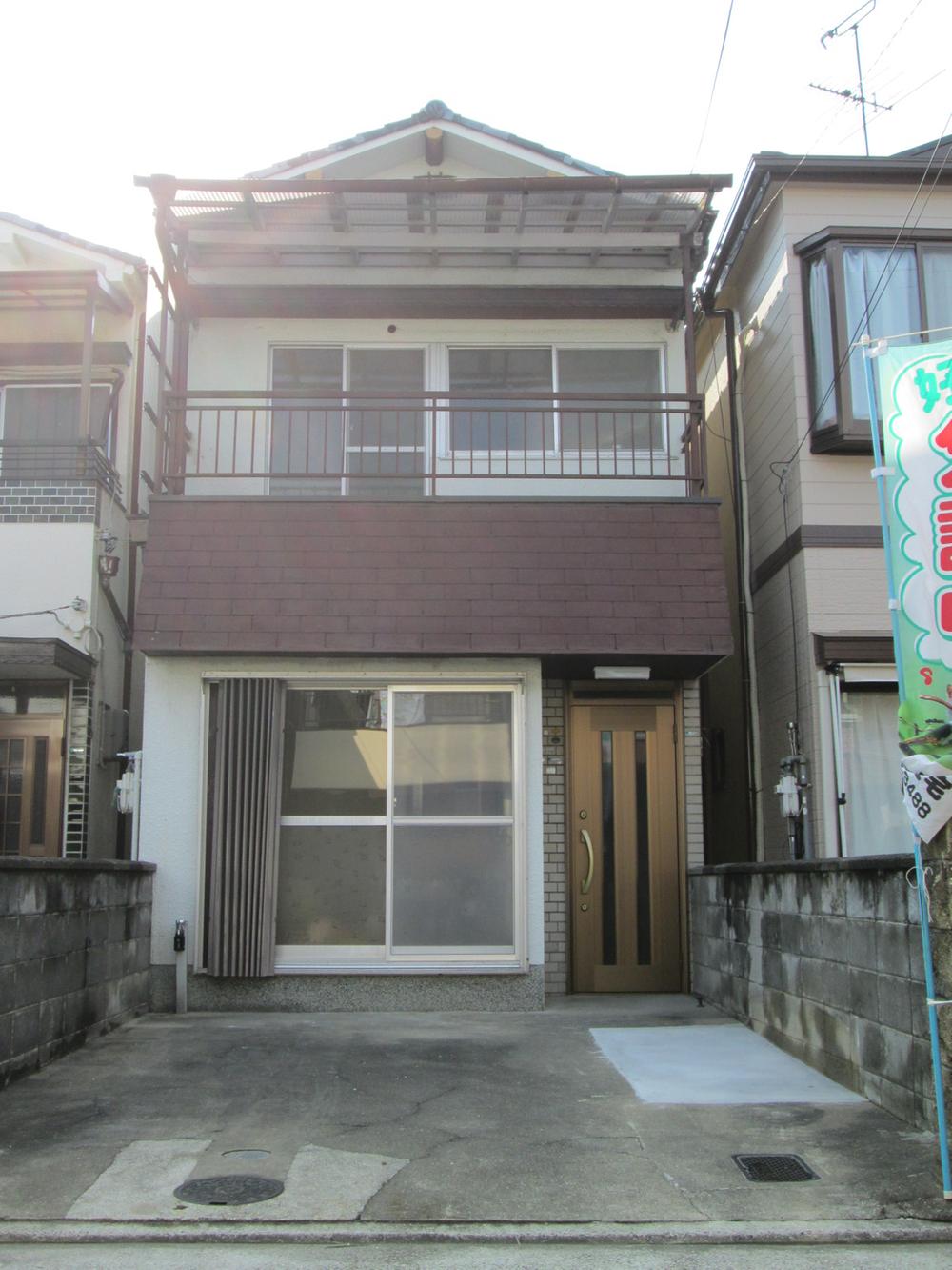 Local appearance photo. There is parking space.