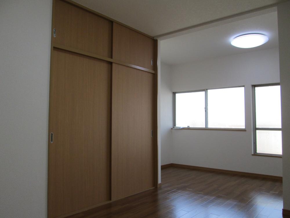 Non-living room. Storage is also rich rooms.