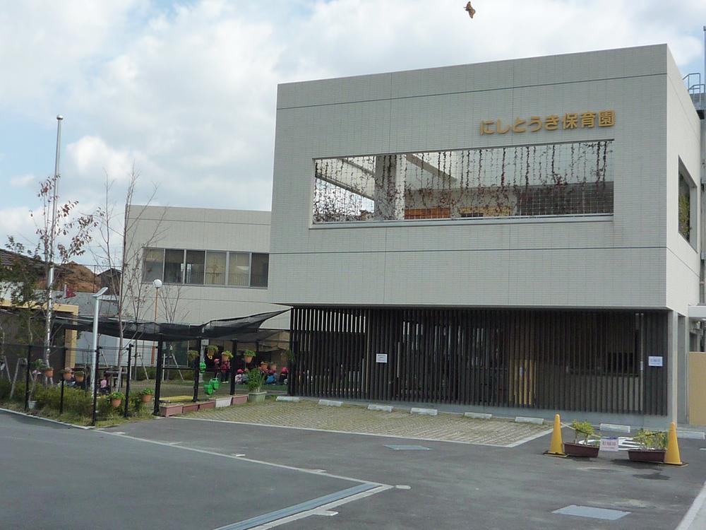 kindergarten ・ Nursery. Completed before 160m subdivision entrance to west pottery nursery