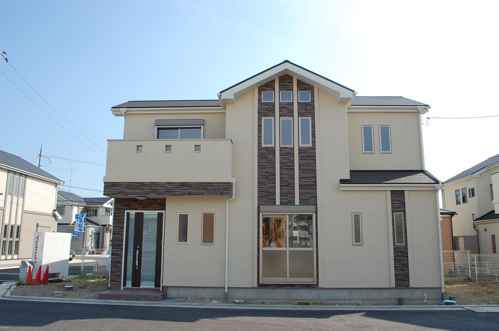 Local appearance photo. The outer wall to Asahi Kasei Hebel power board, It stuck stylish tile