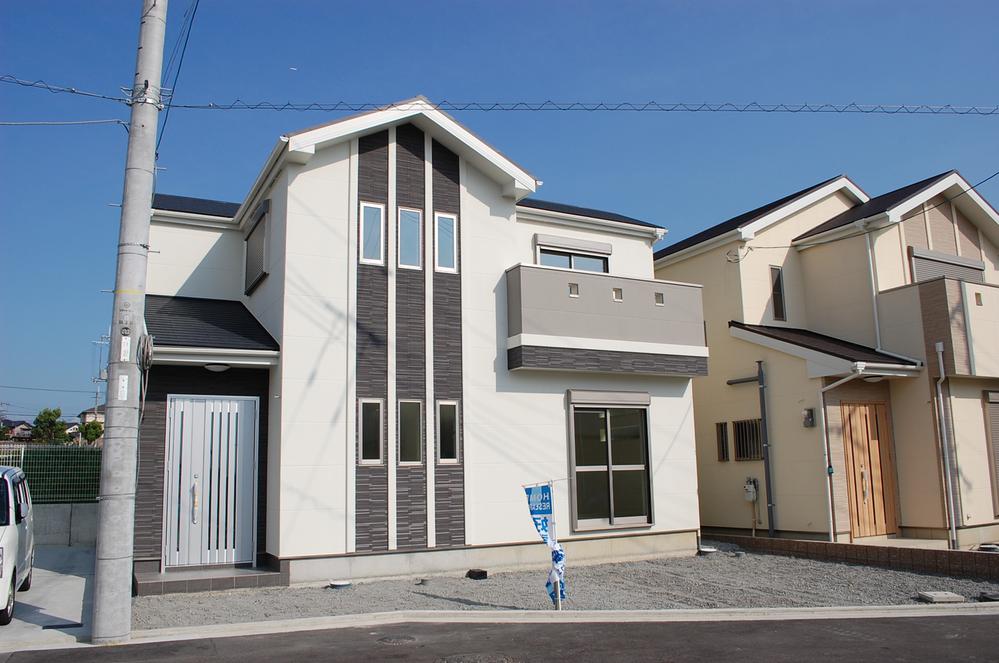 Local appearance photo. You can see the different appearance of the design