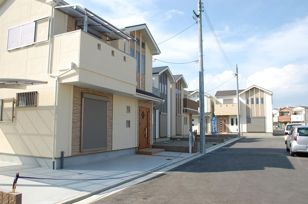 Local appearance photo. The outer wall to Asahi Kasei Hebel power board, It stuck stylish tile