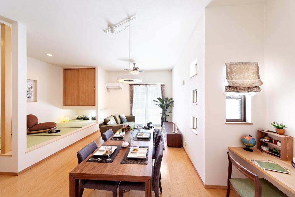 Building plan example (introspection photo). Plan provided with a tatami corner that was raised one step to the next to the living. Not troubled because there is a little sit be filtered even invited friends.