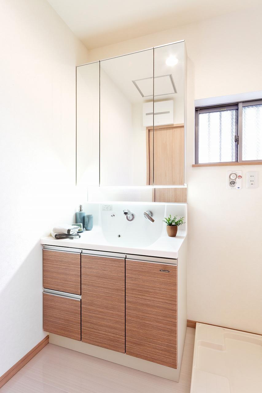 Other. Easy-to-use bathroom vanity with a lot of storage. 3 choose from the manufacturer, Color You can also select.