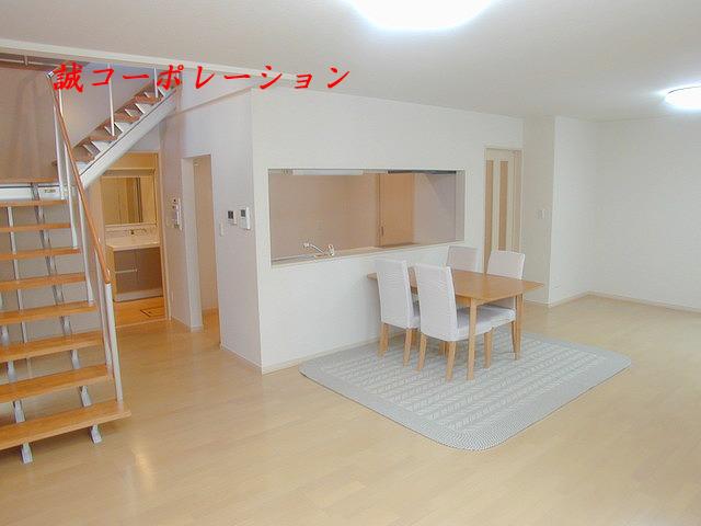 Same specifications photos (living)