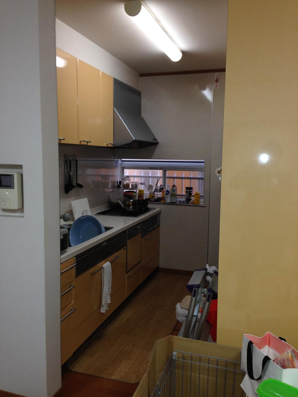 Kitchen. Indoor (11 May 2013) Shooting