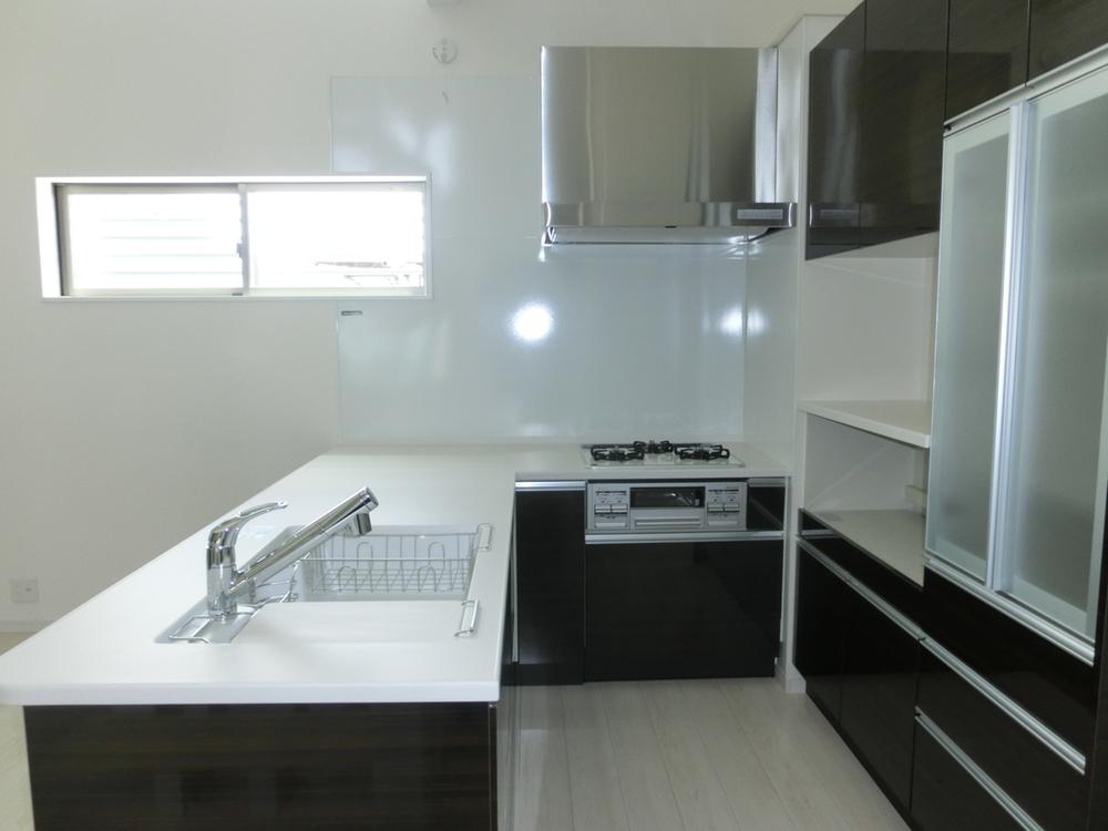 Other local. Local construction cases (08 May 2013) Shooting