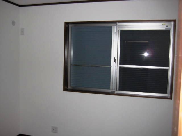 Other introspection. Second floor, The third floor shutters