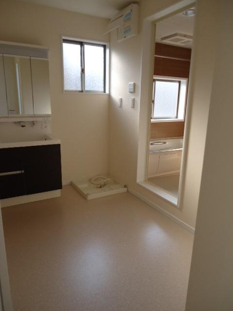 Wash basin, toilet. Indoor (12 May 2013) Shooting