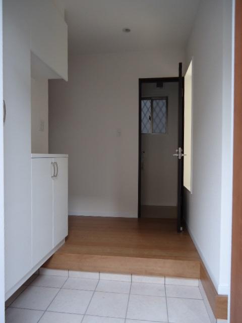 Entrance. Local (12 May 2013) Shooting