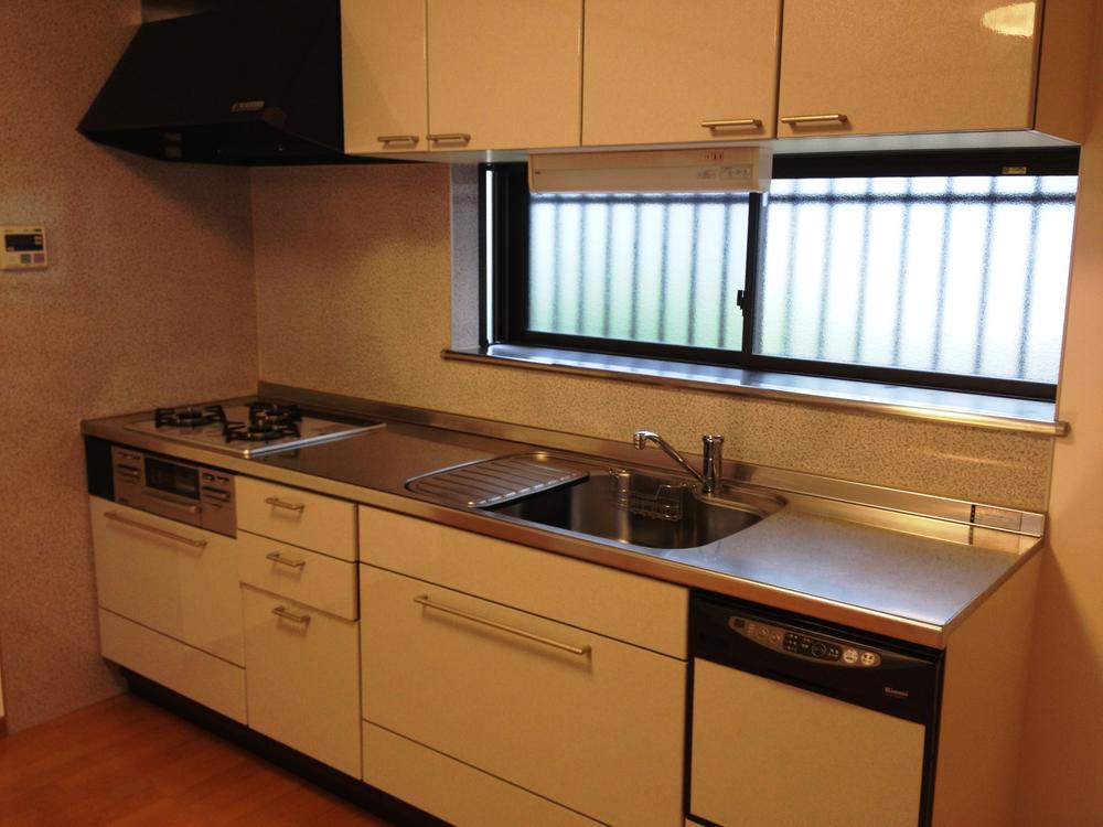 Kitchen. Good bright kitchen usability.