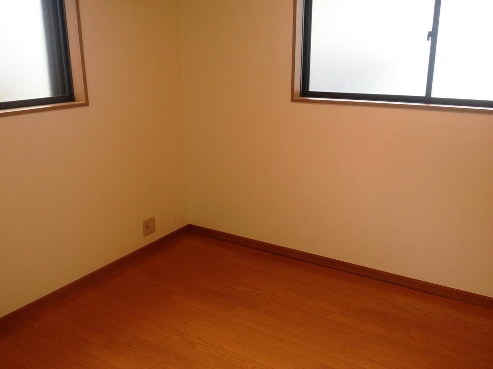 Non-living room. It is a bright room with two-sided lighting.