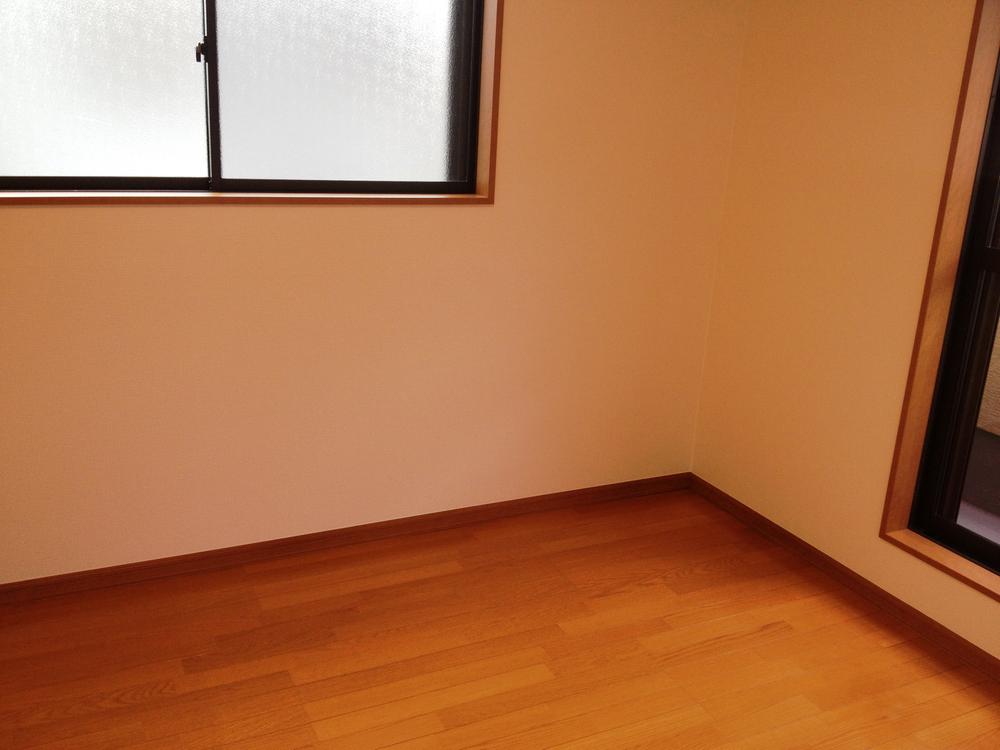 Non-living room. I'm glad there all rooms 6 quires more.